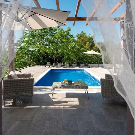 Apartament Maison Terze *